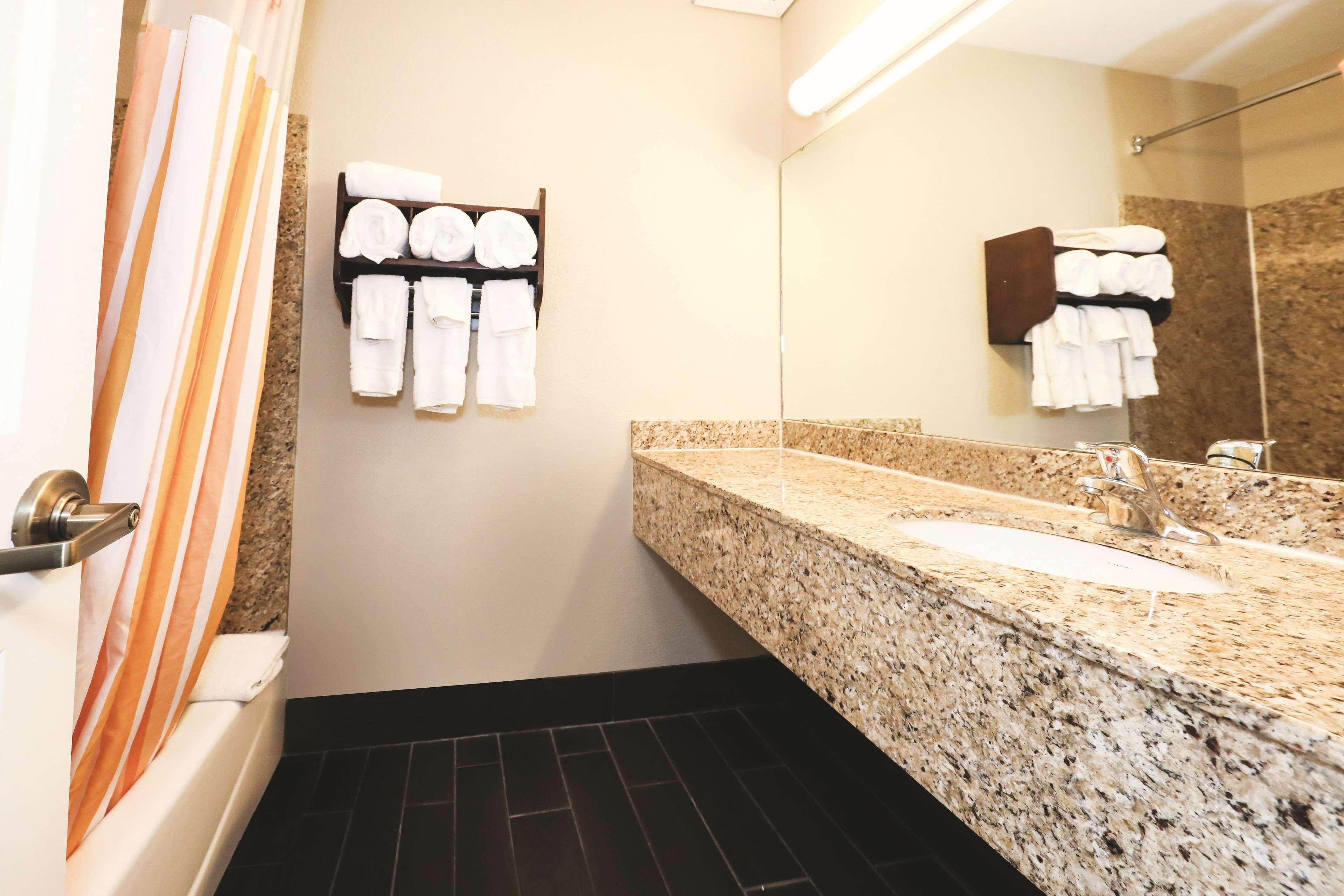 La Quinta Inn By Wyndham Sandusky Near Cedar Point Eksteriør bilde