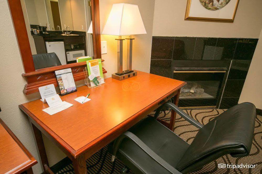 La Quinta Inn By Wyndham Sandusky Near Cedar Point Eksteriør bilde